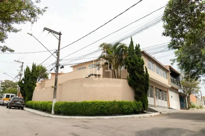 Imperdível oportunidade de adquirir uma casa de luxo no Jardim Icaraí, São Paulo-SP: 3 qua