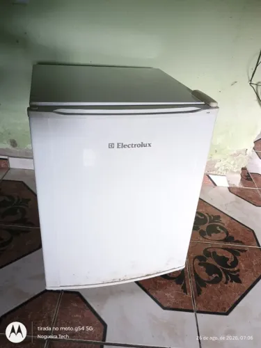 Frigobar Electrolux RE80 79L - Gelando Perfeitamente - 127V
