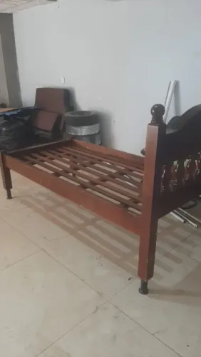 VENDO Cama de Solteiro madeira 450,00 - *