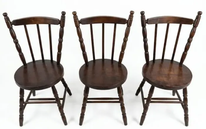 Trio Cadeiras estilo Windsor Imbuia pernas colunas, encosto torneados, assento redondo*