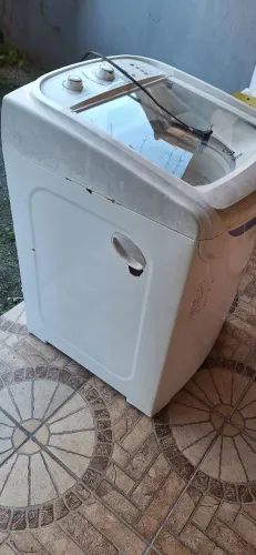 Máquina de roupas e Guarda-roupa