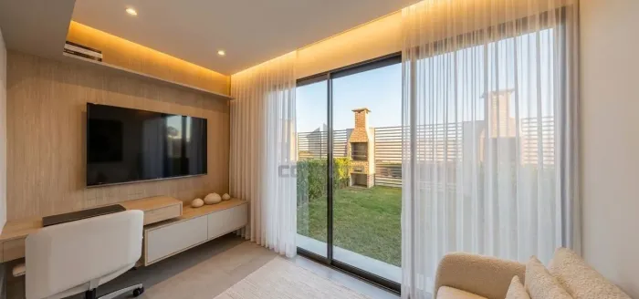 Casa duplex em Das laranjeiras/Jacaraípe - 3 quartos, 2 suítes, quintal, 108m².