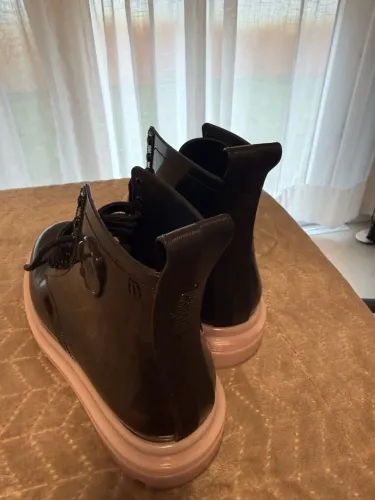 Coturno Melissa sapato bota