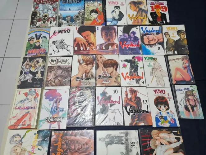 Lote de Mangás e HQ 31 volumes