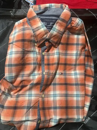 Camisa Tommy Manga longa