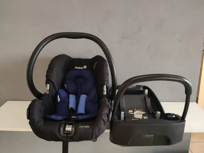 Bebê conforto Safety Safe One com base para carro Higienizado
