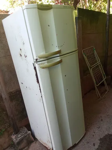 350$ Geladeira Electrolux usada para sair rapido