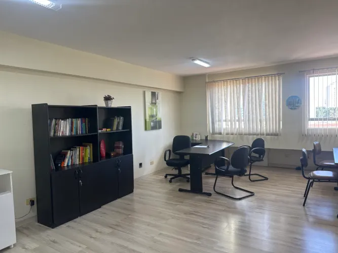 Sala Comercial Mobiliada no Centro de Curitiba