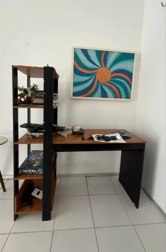 Escrivaninha + Cadeira de Escritório