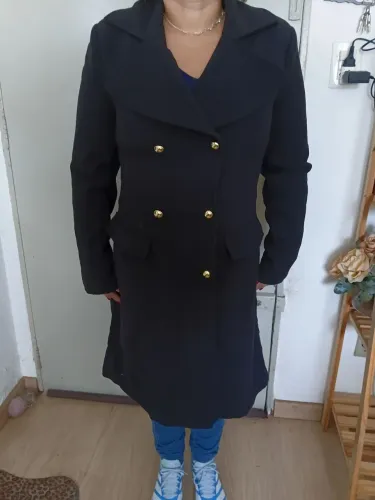 Vendo um casaco feminino de tecido