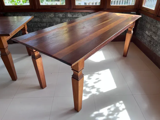 Mesa de madeira de demolição