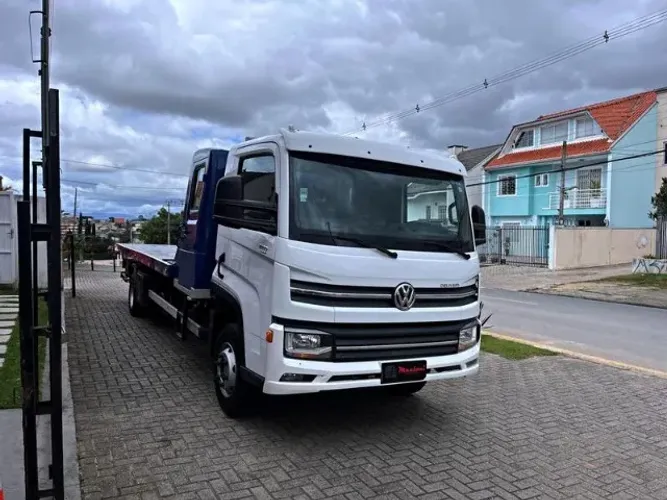 11-180 Delivery Prime 2023 com Guincho Asa Delta, 6m e Cabine Interclima
