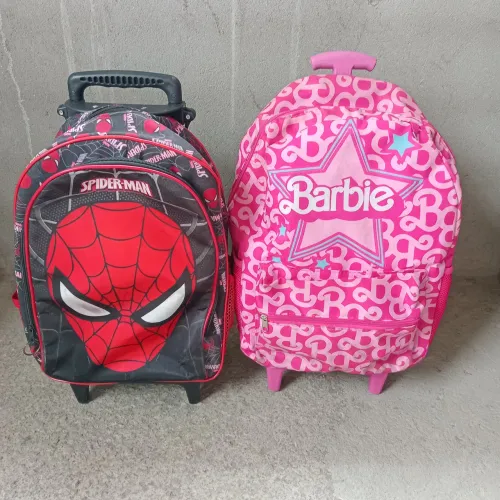 Mochilas infantil, Barbie e Spiderman! No meu perfil tem outras opções. 