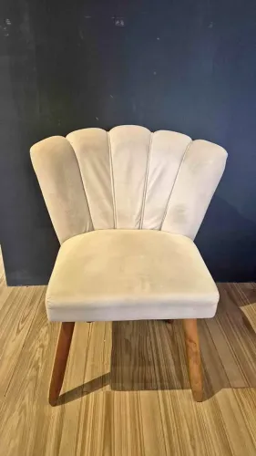 Vendo Cadeira Pétala/Concha