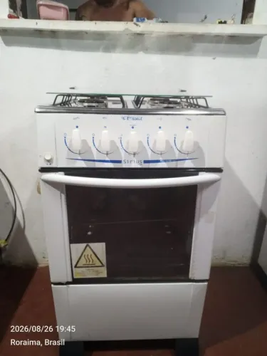 Fogão elétrico funcionando perfeitamente suas bocas e forno faço entrega