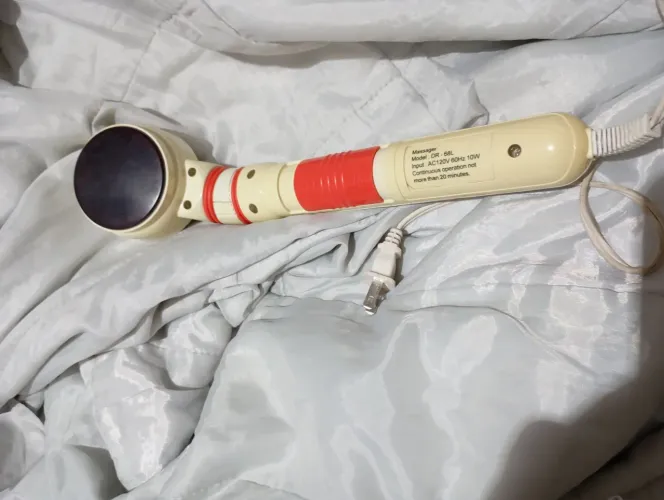 MASSAGEADOR COM ULTRA VIOLETA 