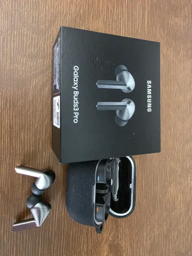 Fone de ouvido Samnsung Galaxy Buds 3 Pro. Excelente estado.