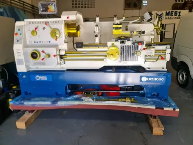 Torno CNC com Mesa Plana CA6250B