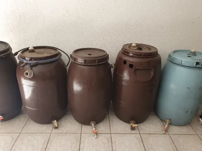 Cisterna - 5 Bombonas 200L com Torneira Por R$200,00