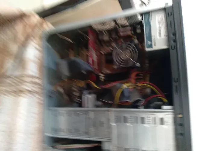 Gabinete Preto,Fonte 100W, HD ide 400 Gb Samsung, Coller, Memoria Ram 1 GB DDR1, Processad