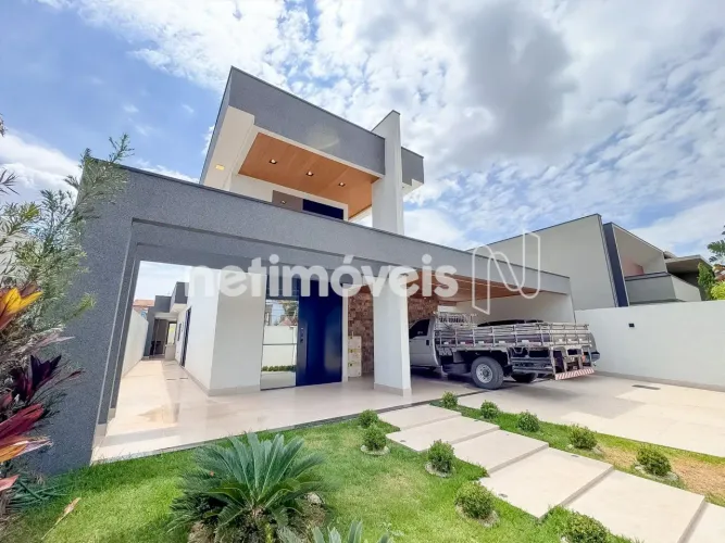Casa em Arniqueiras com piscina aquecida, quintal, 4 suítes e 4 vagas