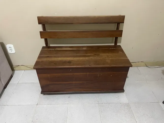 VENDO VENDO BANCO DE MADEIRA MACIÇA COM BAÚ (2 EM 1)