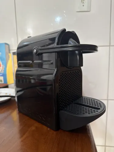 Cafeteira Nespresso Preta