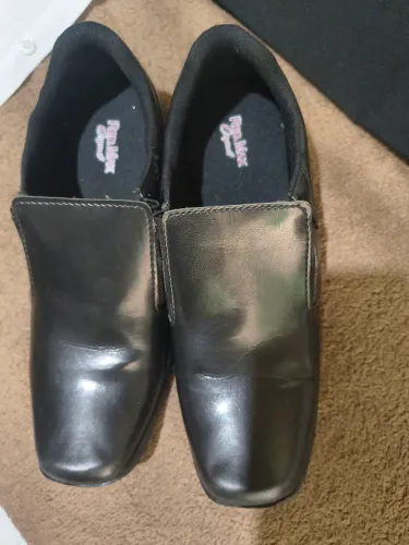 Vendo ! Sapato 33, camisa social 10 anos e calca social 12 anos 