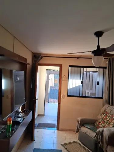 Casa térrea Bariri com quintal ampla, 2 quartos