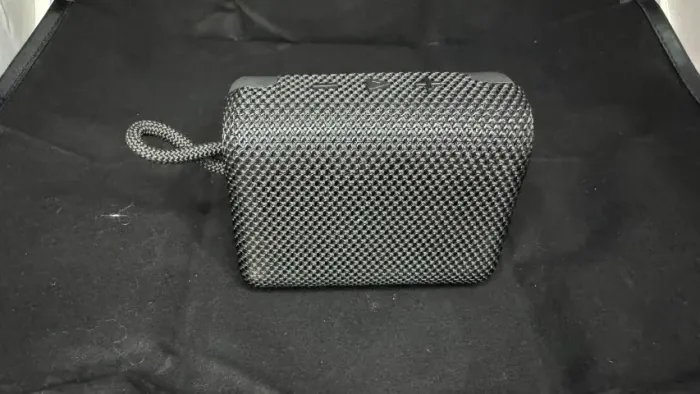 Caixa de Som Portátil Bluetooth preta com laranja - Cartão SD / USB / FM