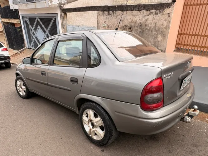 Chevrolet Corsa Sedan 1.0 MPFI 8V 71cv 4P 2004