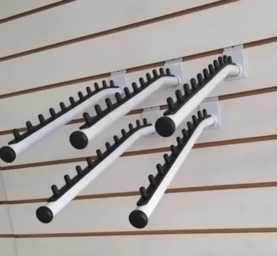 Kit com 19 unidades de Cabideiro de metal para painel canaletado