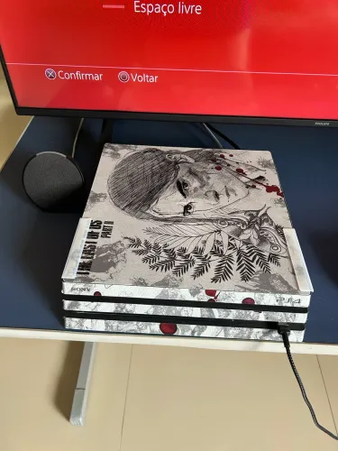 PS4 PRO 1t 4K + 2 controles