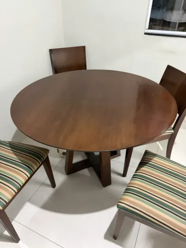 Mesa de jantar 4 cadeiras