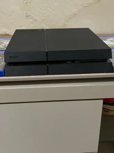 PlayStation 4 Fat 500GB + 2 Controles Originais + 15 Jogos (7 Físicos + 8 Digitais)