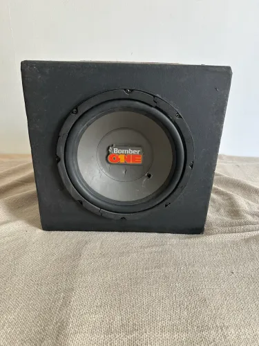 Caixa Selada Regency Box 1/10". Bomber O1ne 200watts Rms Leia o Anúncio