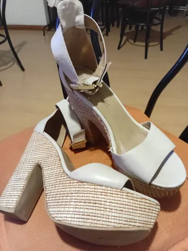 Linda Sandália Plataforma Lança Perfume