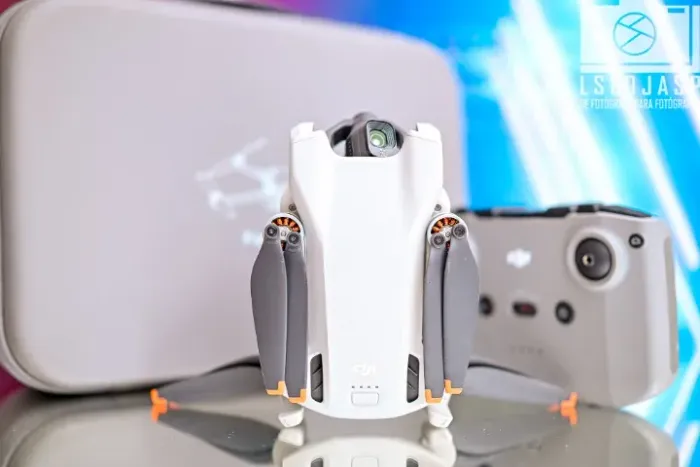Drone DJI Mini 3 4K HDR 30fps + Controle + Maleta