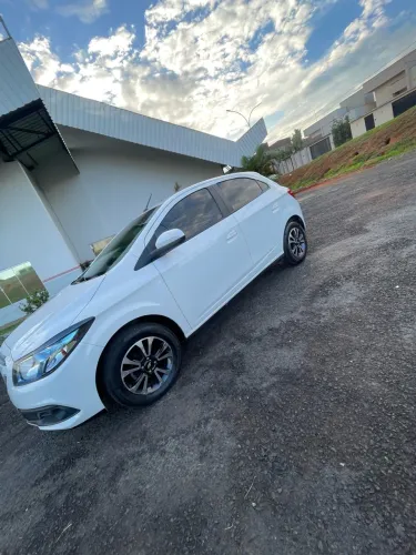 Chevrolet Onix Hatch LTZ 1.4 8V Flex Power Aut. 4P 2015