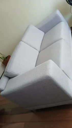 Jogo de sofá de alto padrão com puf de cortesia