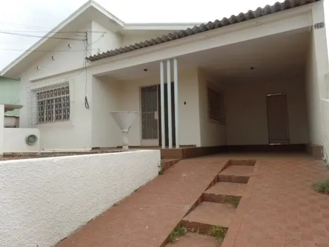 Casa com 414m² + Edícula à Venda na Vila Abajá Próximo ao Setor Campinas, Goiânia