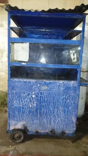 Vende -se uma carrocinha de lanches