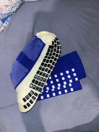 Meia anti derrapante azul modelo único