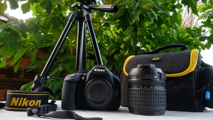 Nikon D3100 + Lente 18-105mm VR + Bolsa e Acessórios
