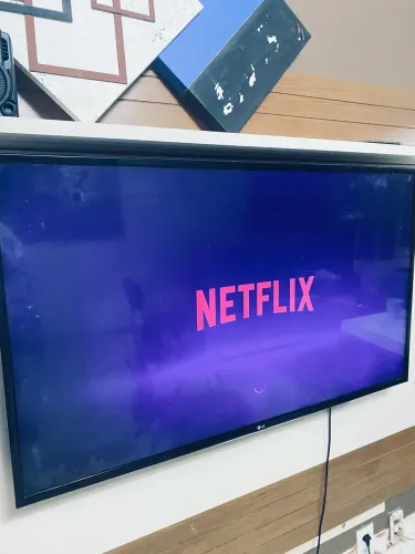 Tela 49p LG smart vendo ou troco em uma 32