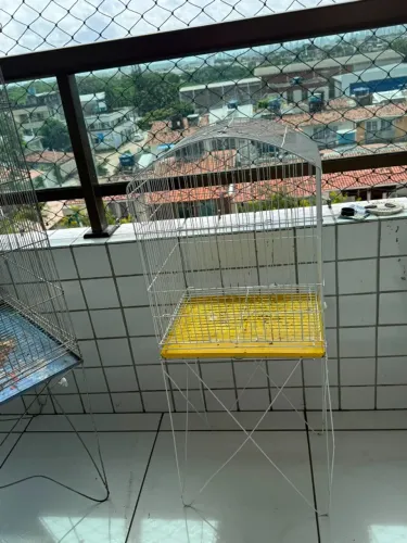 VENDO 2 GAIOLAS/VIVEIRO PARA PÁSSAROS  (AS DUAS POR R$ 200,00)