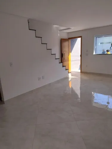 Casa à Venda na Vila Lucinda 75m², 3 Dormitórios, Suíte com Sacada e Espaço para Gourmet