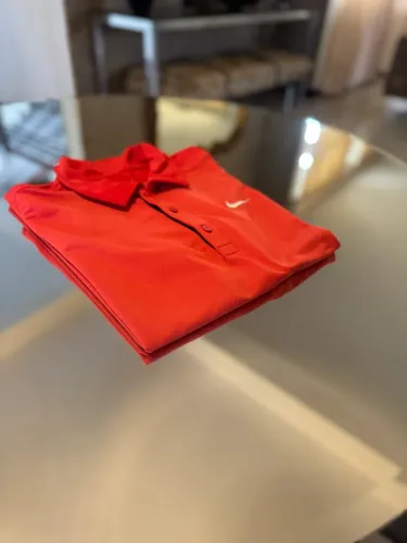 Camisa Nike pra jogar tênis .