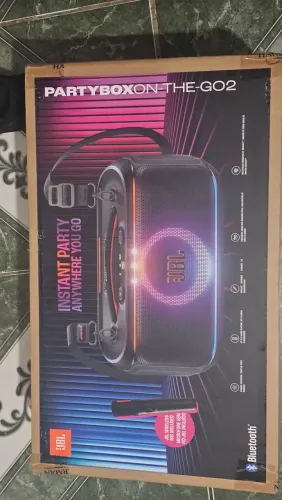 Partybox on the go 2 com mic sem fio 
