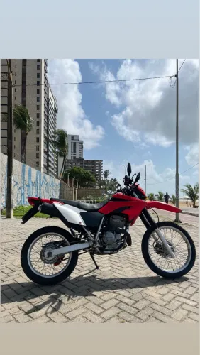 XR 250 injetada toda nova.